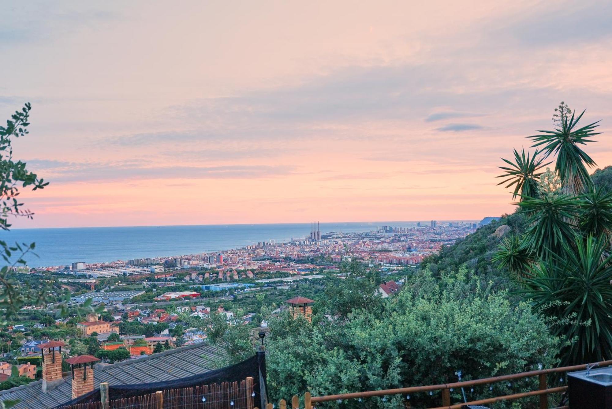 Villa Aaa View Private Terrace Outdoor Heated Hot Tub Family Fun Badalona Exterior foto
