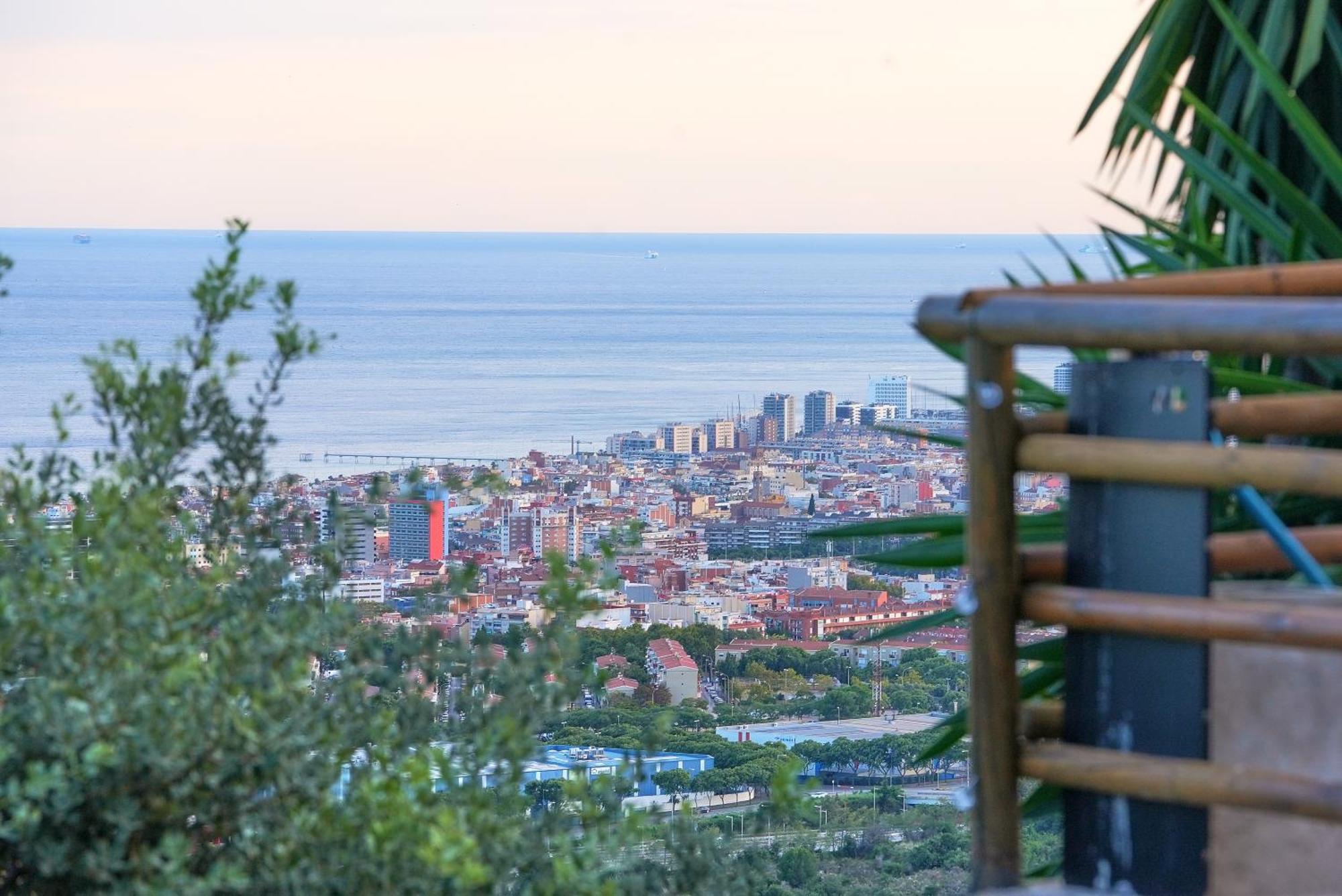 Villa Aaa View Private Terrace Outdoor Heated Hot Tub Family Fun Badalona Exterior foto